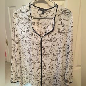💎 3/$15 White Marble Long-Sleeve Blouse